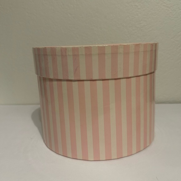 Victoria’s Secret | Rare Vintage Hat Storage Box 9x7 - Picture 2 of 4